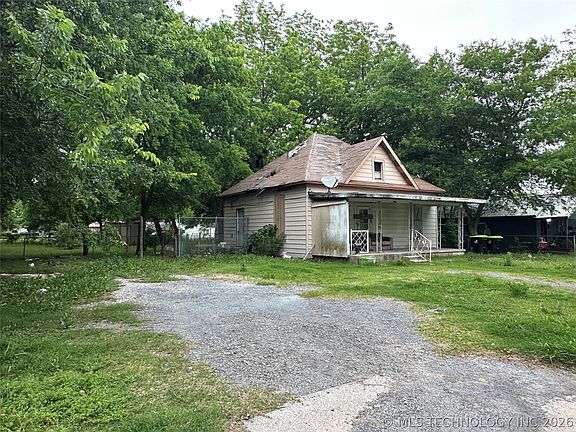 3rd image of 614 W 4th St