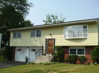 13 Gaslight Dr, Colonie, NY 12205