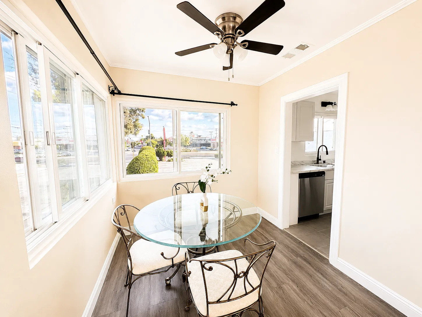 1 bed, 562 sqft, $2,400 — Photo 3