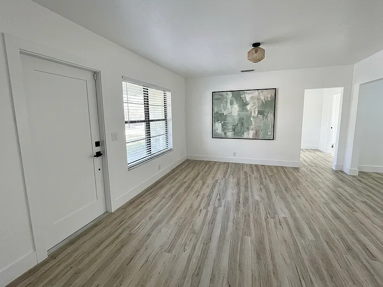 2565 SW 3rd St — Photo 5