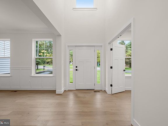4th image of 2175 Glencrest Cir