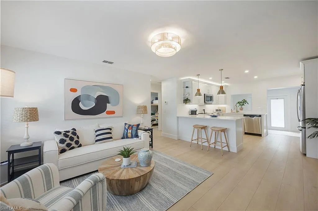 2 bed, 1.0 bath, 1050 sqft, $3,000 — Photo 1