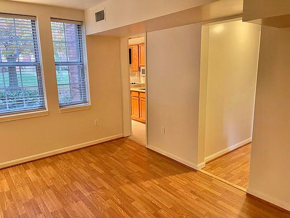 4th image of 1800 N Queens Ln APT 200