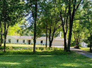 11 Sunset Rd, Bloomington, IL 61701