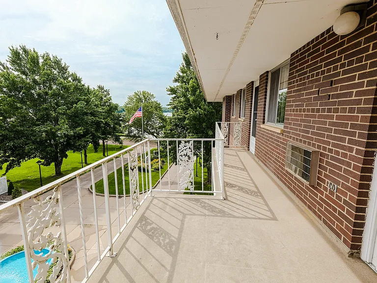 Parkview Court — Photo 46