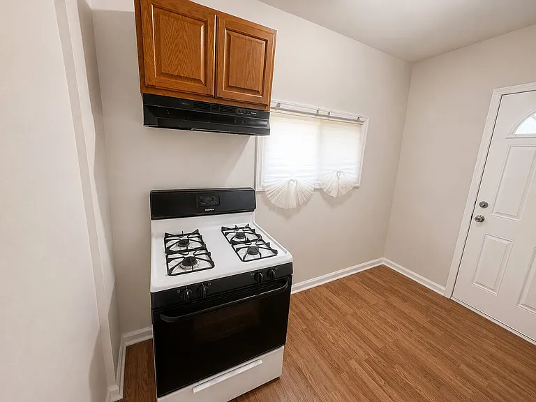 2309 W Firth St — Photo 5