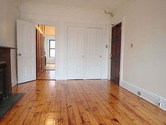 4th image of 308 Saint James Pl #4