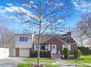180 8th St, Staten Island, NY 10306