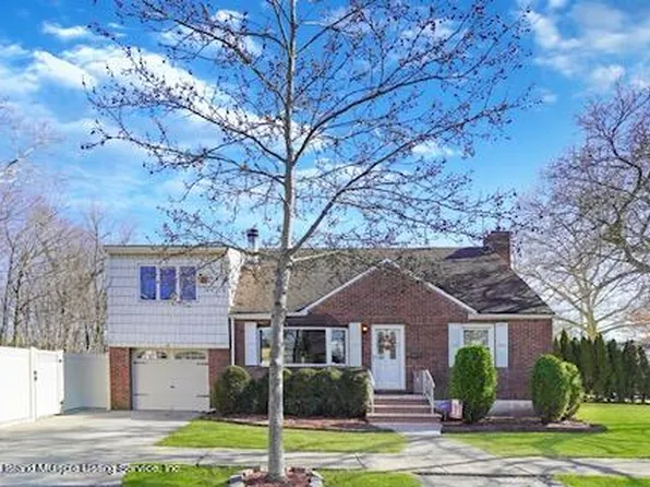 180 8th St, Staten Island, NY 10306