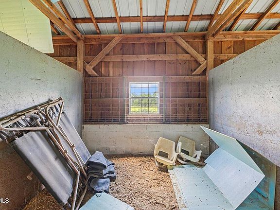 66th image of 628 Christian Bend Rd