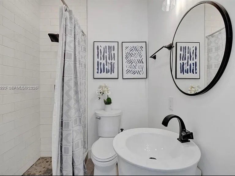 11400 NW 7th St — Photo 37
