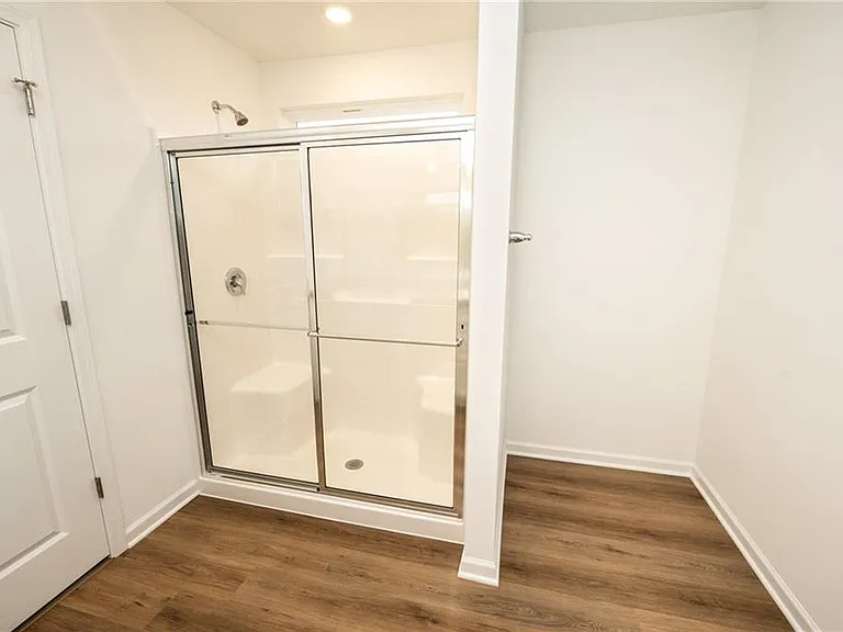 98 Brewster Dr — Photo 21