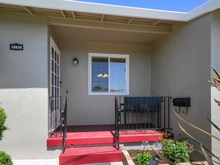 18670 Melrose Ave — Photo 3