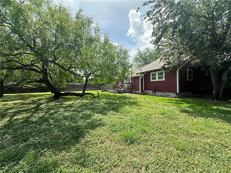 131 Dell Ave — Photo 37