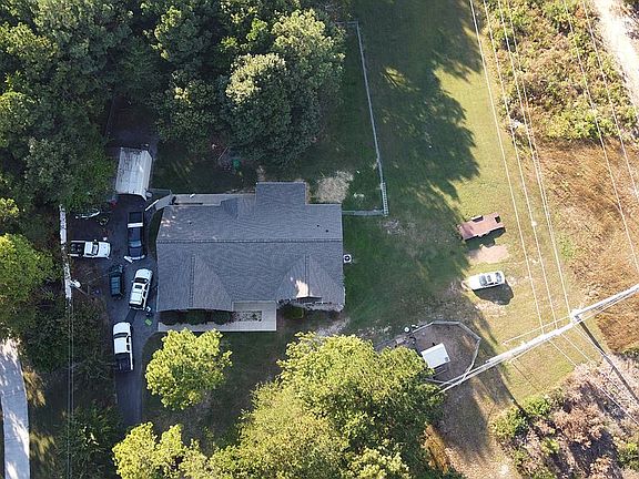 5th image of 180 Crabtree Dr