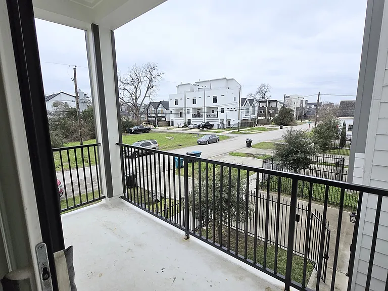 2706 Nagle St — Photo 36