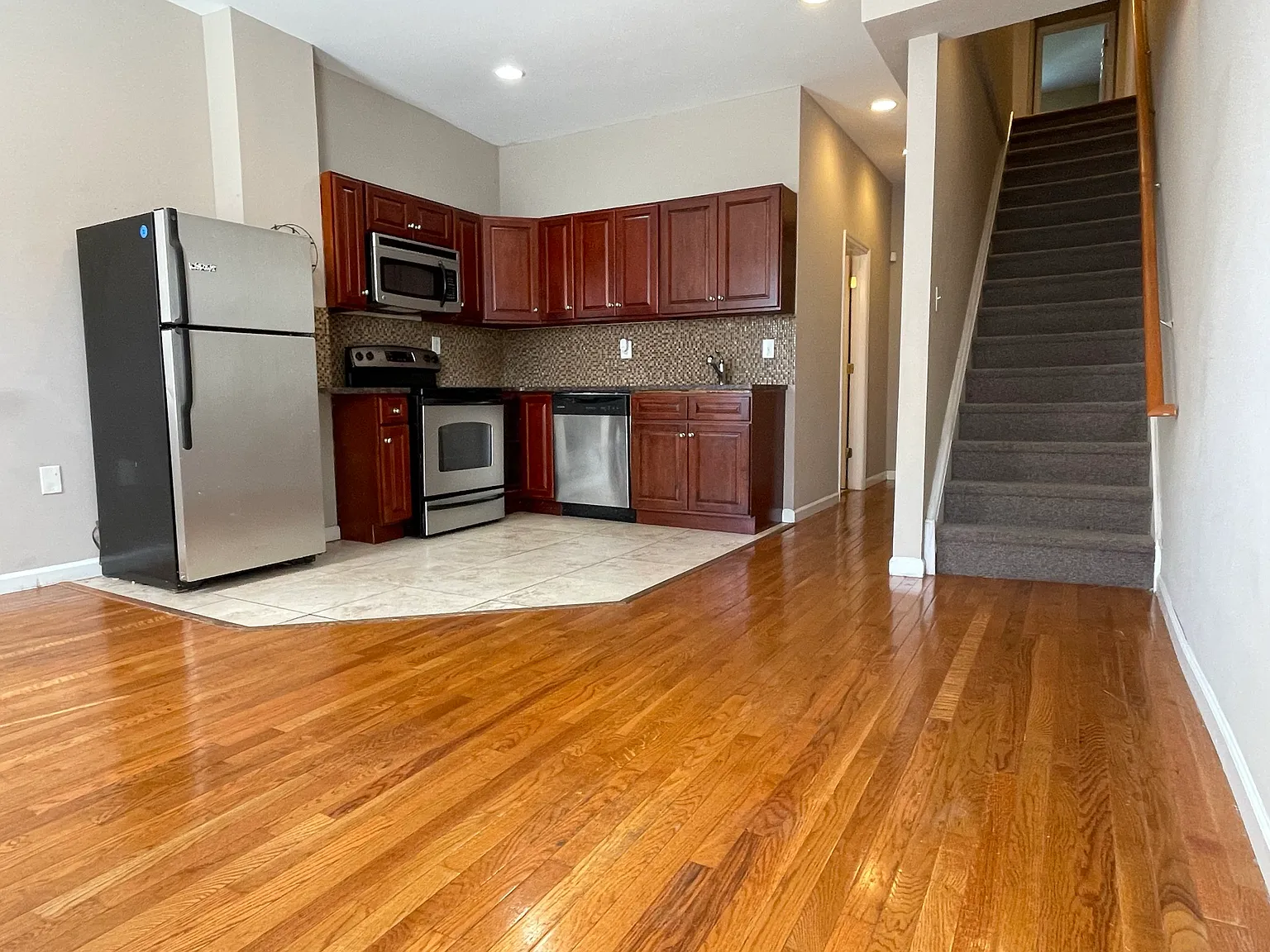 4 bed, 1100 sqft, $2,500 — Photo 1