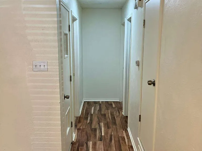 9610 Elmwood Ave #B — Photo 11