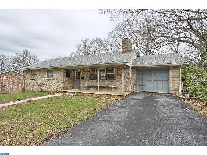 2047 Highland Ave photo 1