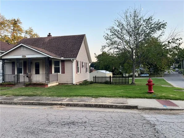 625 W 26th St, Higginsville, MO 64037