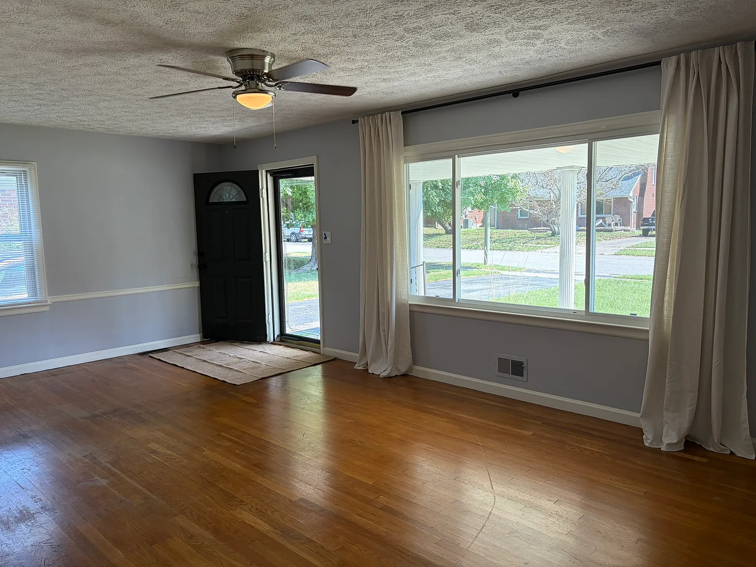 3 bed, 1504 sqft, $2,095 — Photo 2
