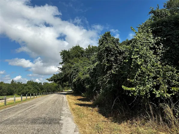 392 Riverside Dr, Bastrop, TX 78602