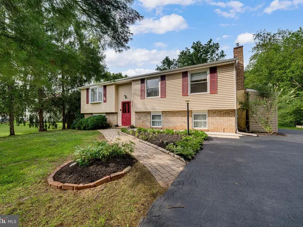 19130 Dowden Cir, Poolesville, MD 20837