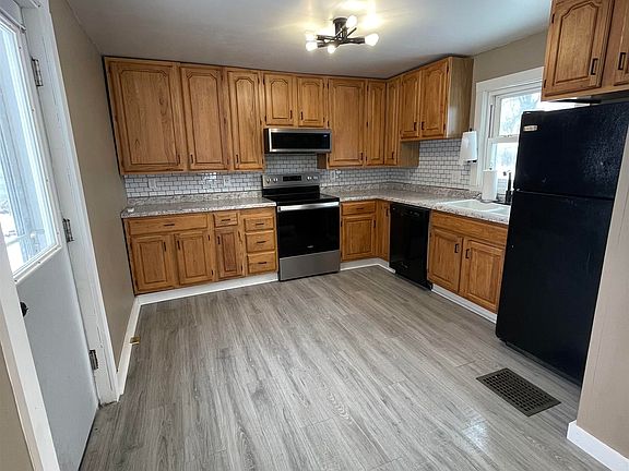 3rd image of 402 W Main St