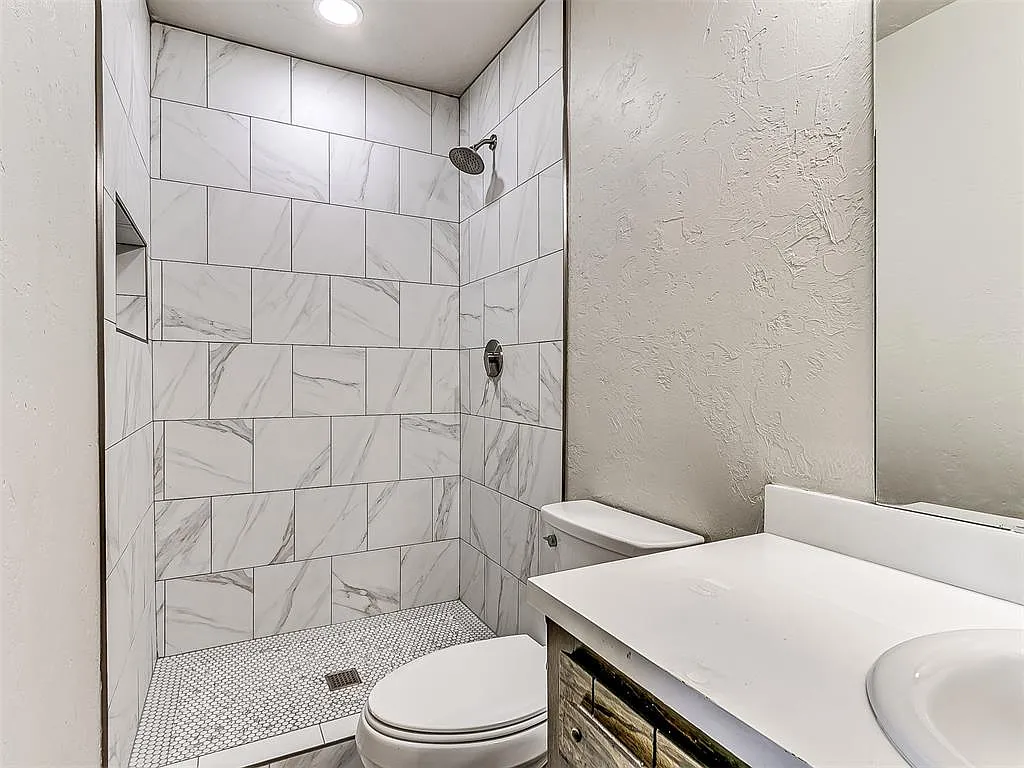 4 bed, 2.5 bath, 2160 sqft, $2,000 — Photo 4