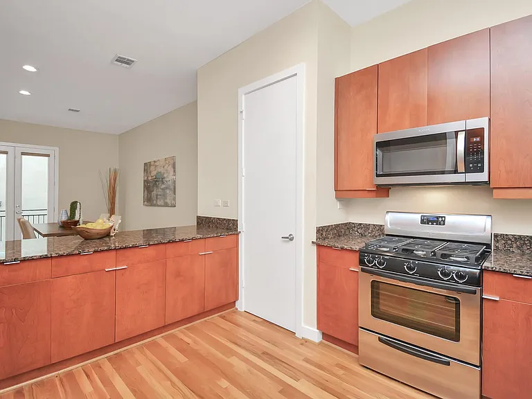1118 Columbus St #B — Photo 11