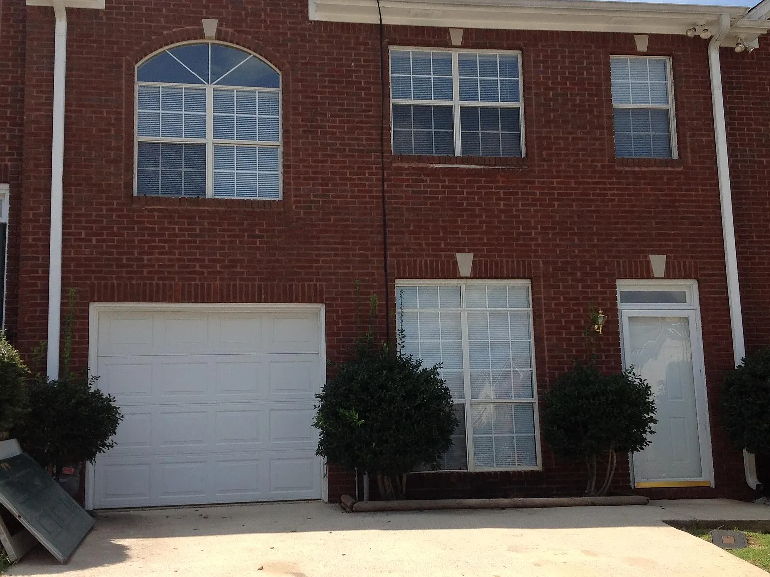 106 Sommersby Dr — Photo 1