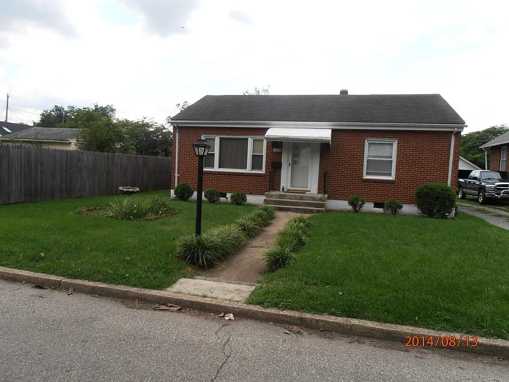 3314 Valley View Ave NW photo 1