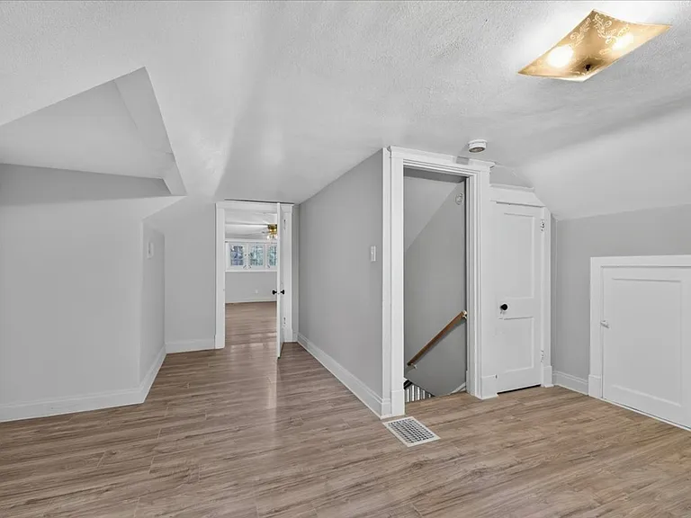 7325 Sutherland Ave — Photo 32