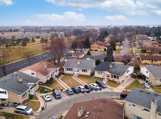 373 Dover Ln, Des Plaines, IL 60018