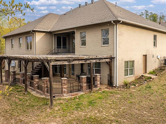 4th image of 147 Oneida Way