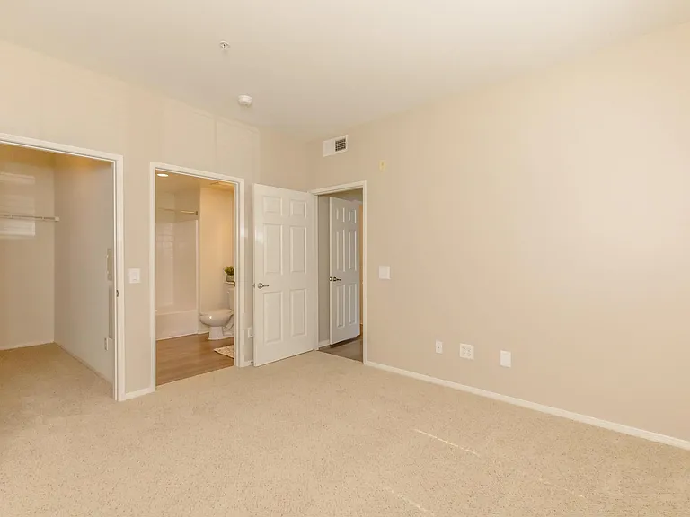 Laurel Vista Apartment Homes — Photo 35