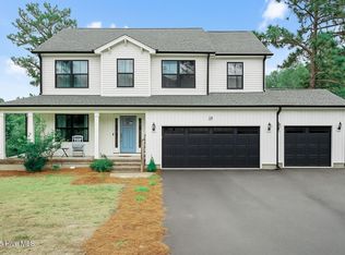 18 Oak Hill Dr, Southern Pines, NC 27281