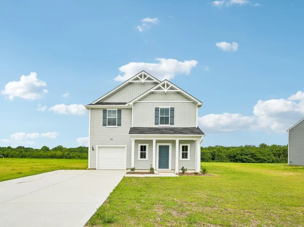 201 Hallwood Dr, Pikeville, NC 27863