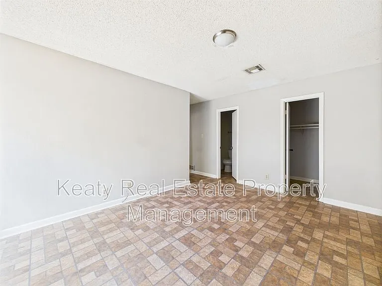 513 Fox Run Ave #1 — Photo 14