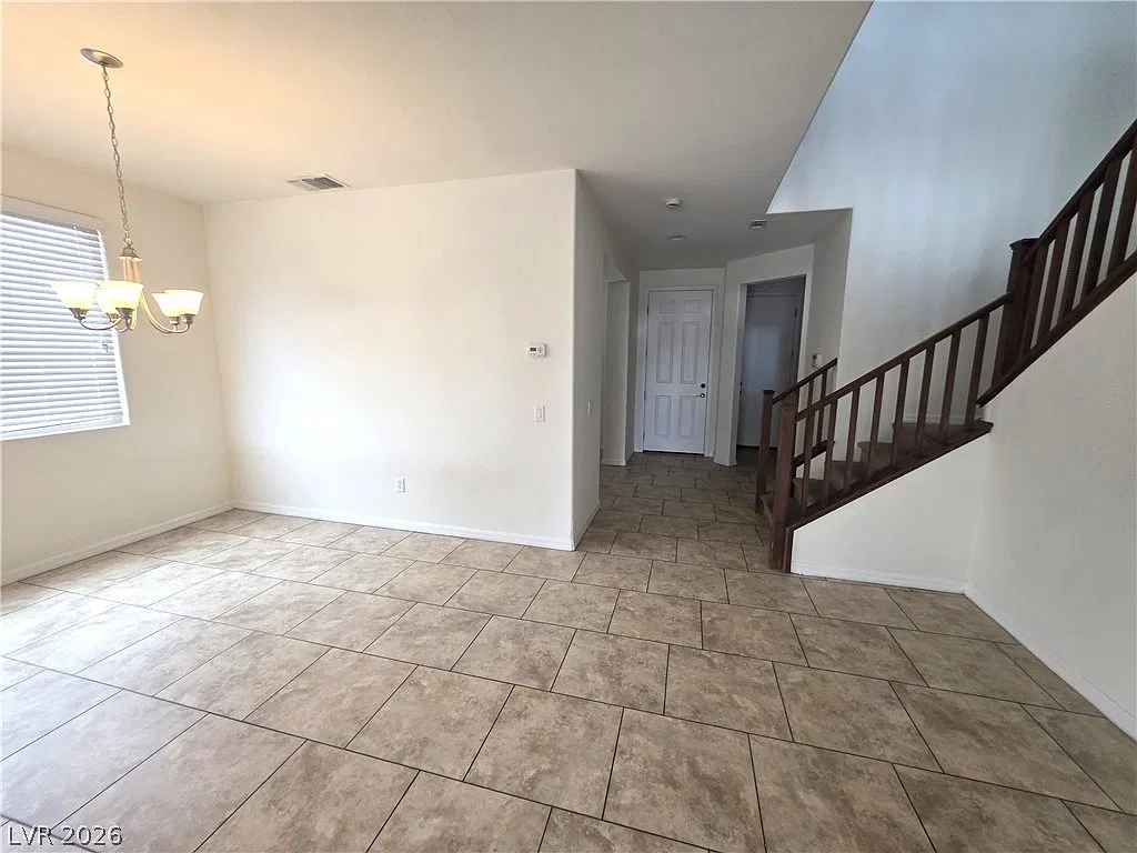 5 bed, 3.5 bath, 3007 sqft, $2,890 — Photo 3