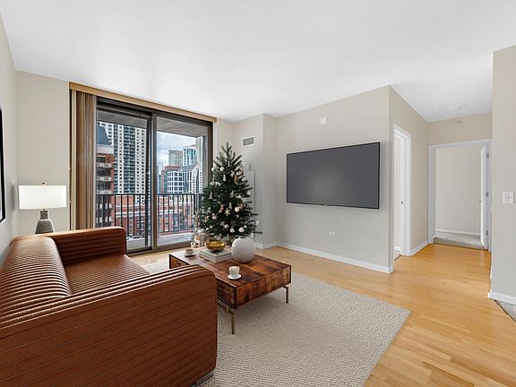5th image of 635 N Dearborn St APT 1403