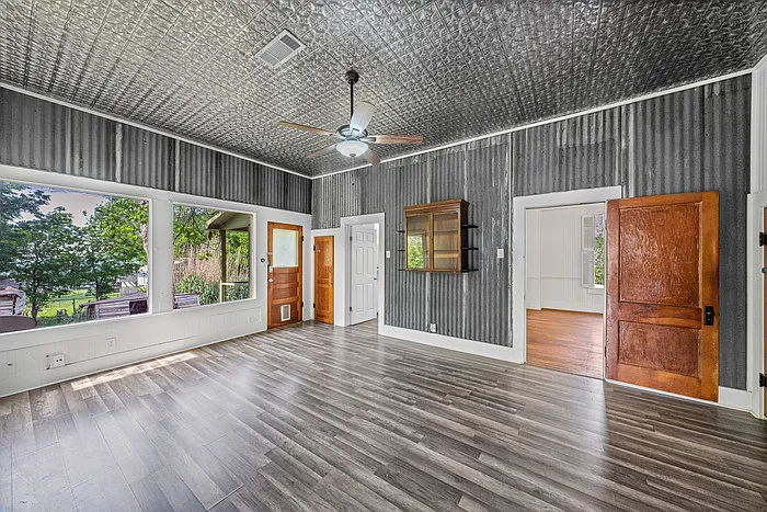 433 E Davilla St — Photo 13