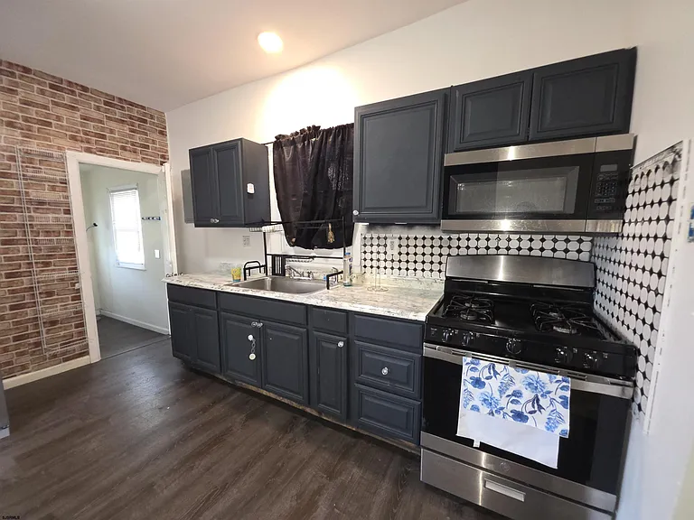 1404 Madison Ave — Photo 10