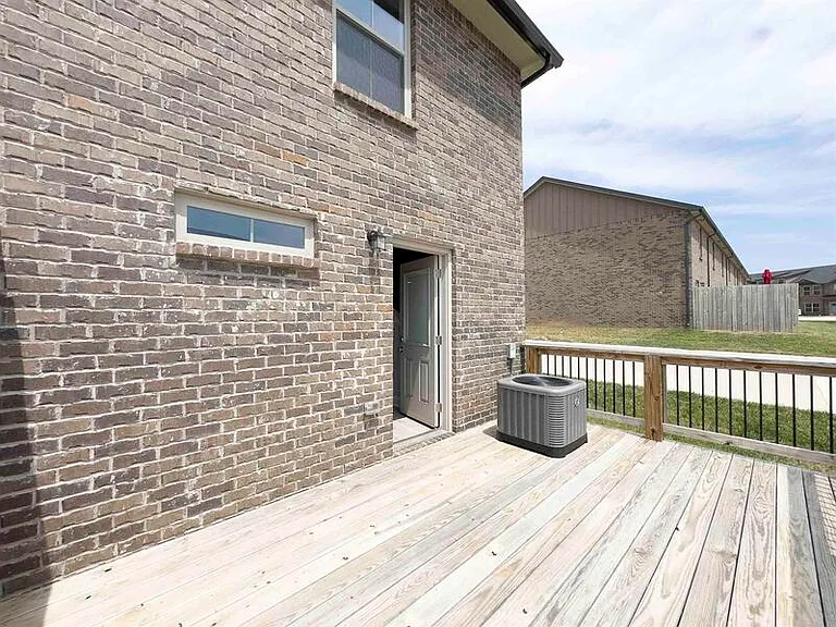 1000-601 Henry Place Blvd — Photo 27