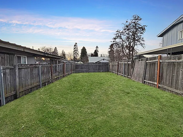 607 W Davidson Ave — Photo 10