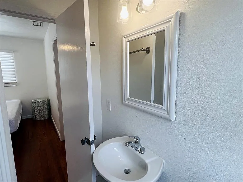 1 bed, 1.0 bath, 399 sqft, $1,500 — Photo 4