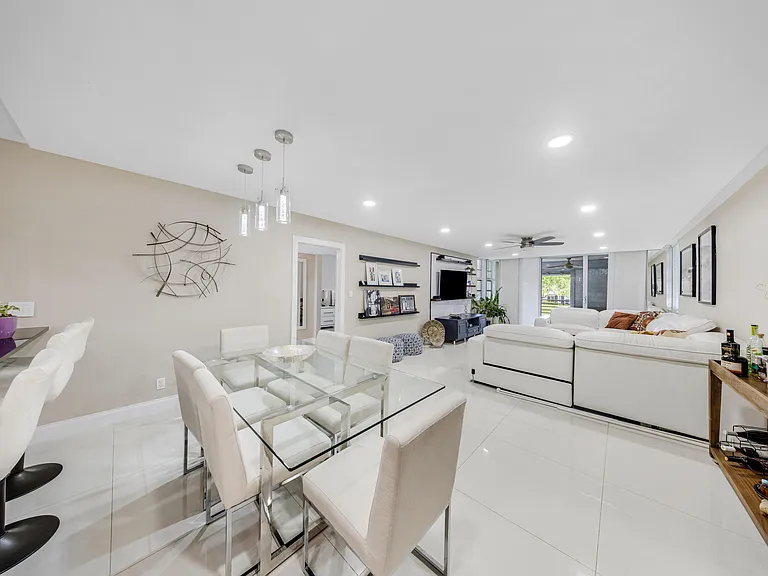 4261 W Palm Aire Dr #204 — Photo 5