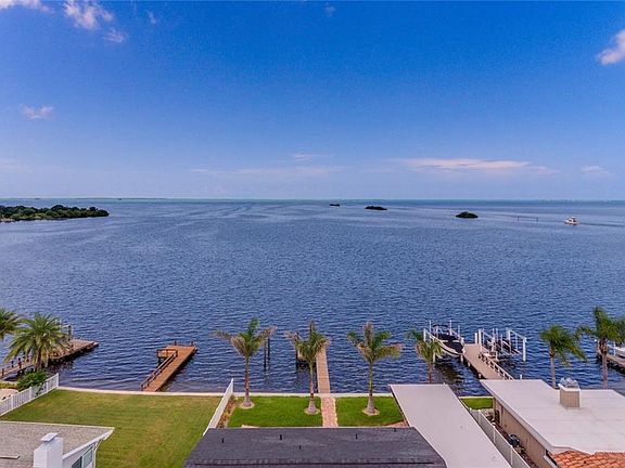 3rd image of 304 Driftwood Dr W