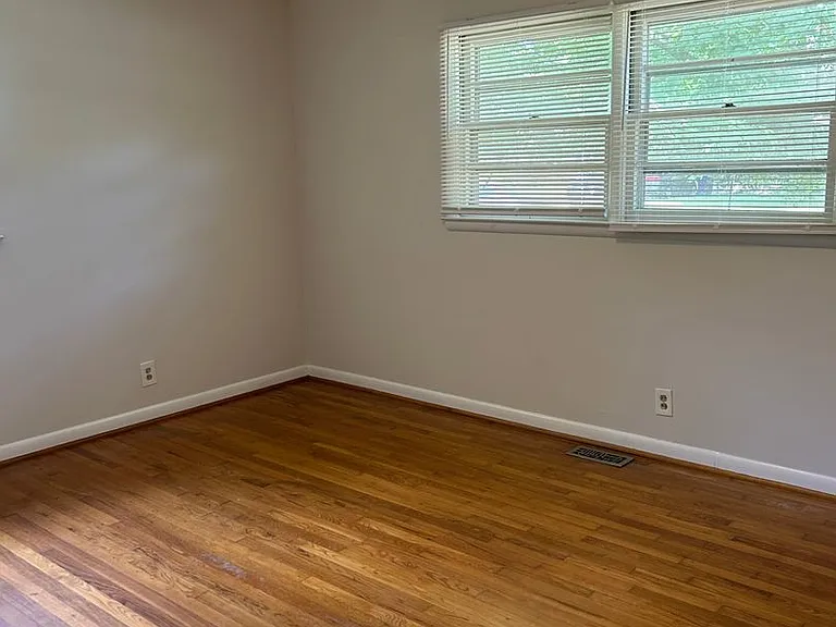 636 Cardinal Ln — Photo 18