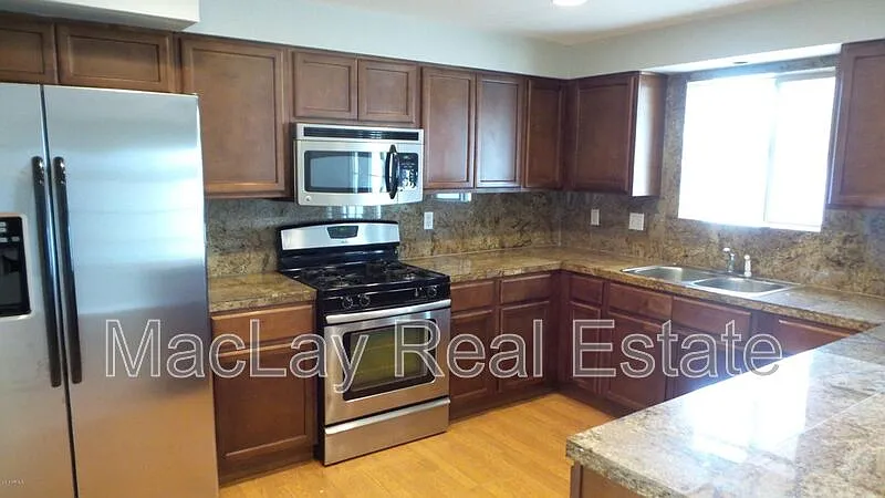 3 bed, 1.5 bath, 1240 sqft, $2,100 — Photo 3